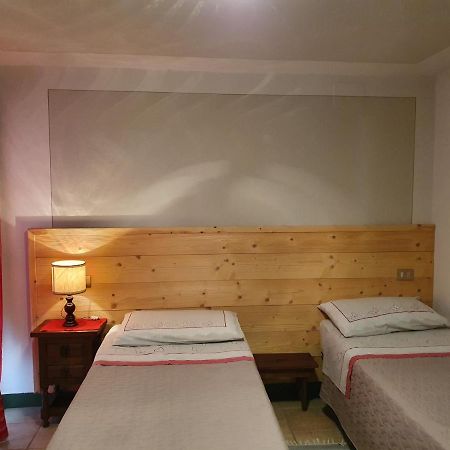 B&B Il Pettirosso Malonno Bagian luar foto