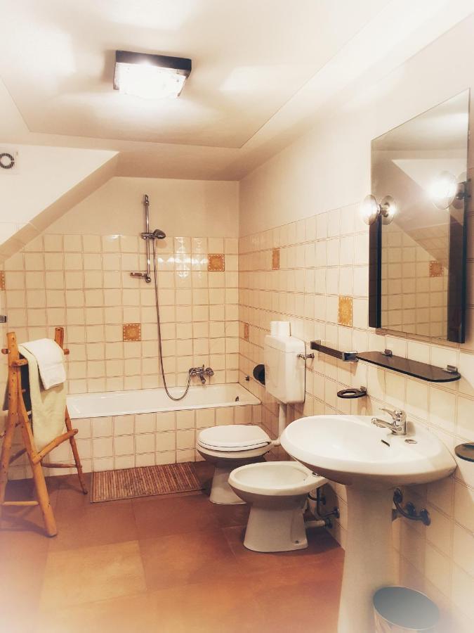 B&B Il Pettirosso Malonno Bagian luar foto