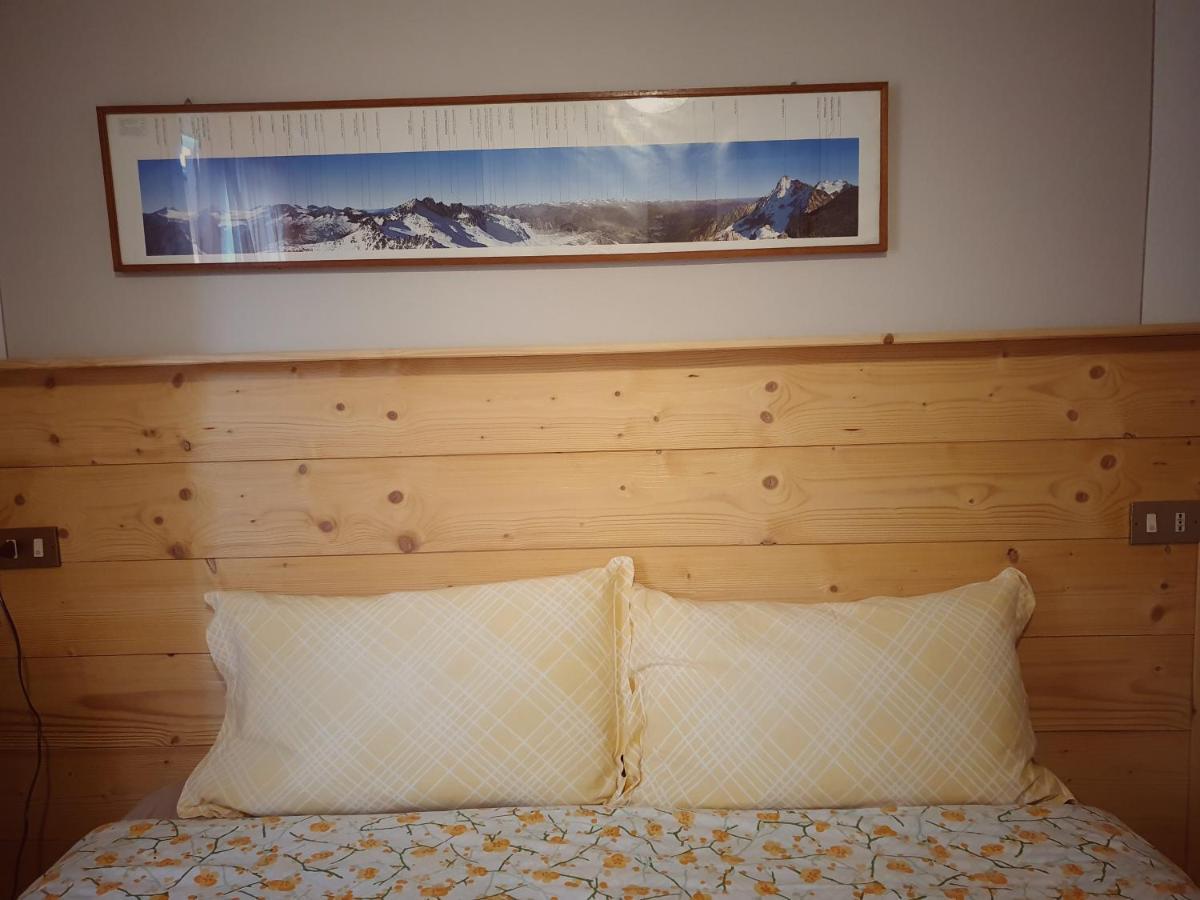 B&B Il Pettirosso Malonno Bagian luar foto