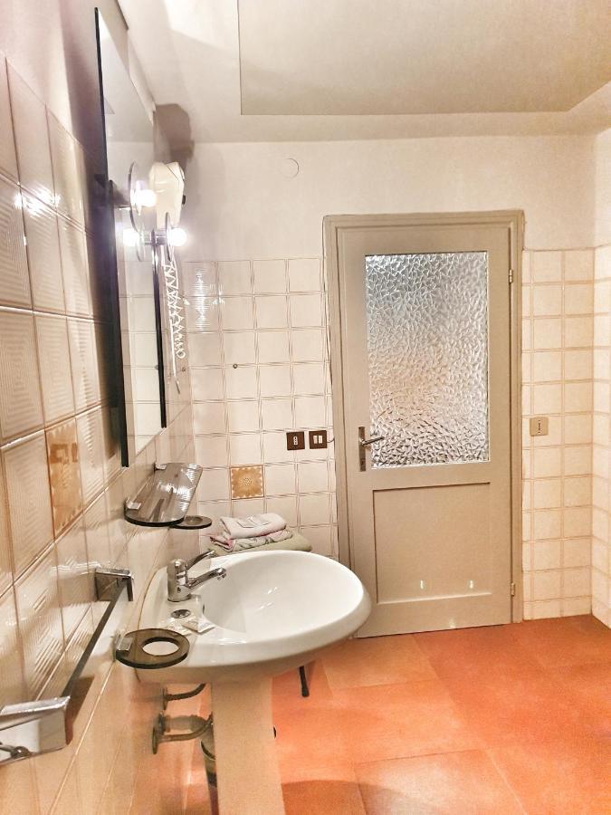 B&B Il Pettirosso Malonno Bagian luar foto