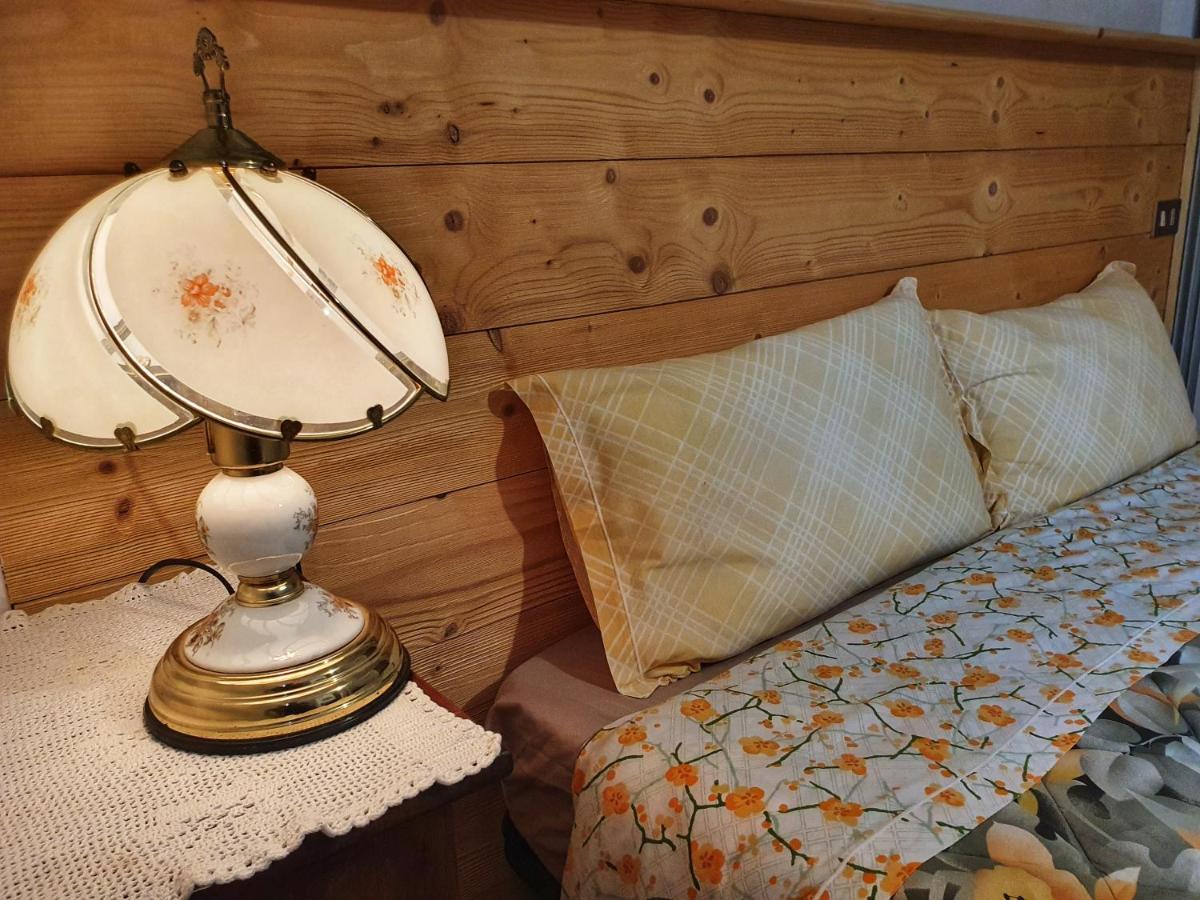B&B Il Pettirosso Malonno Bagian luar foto