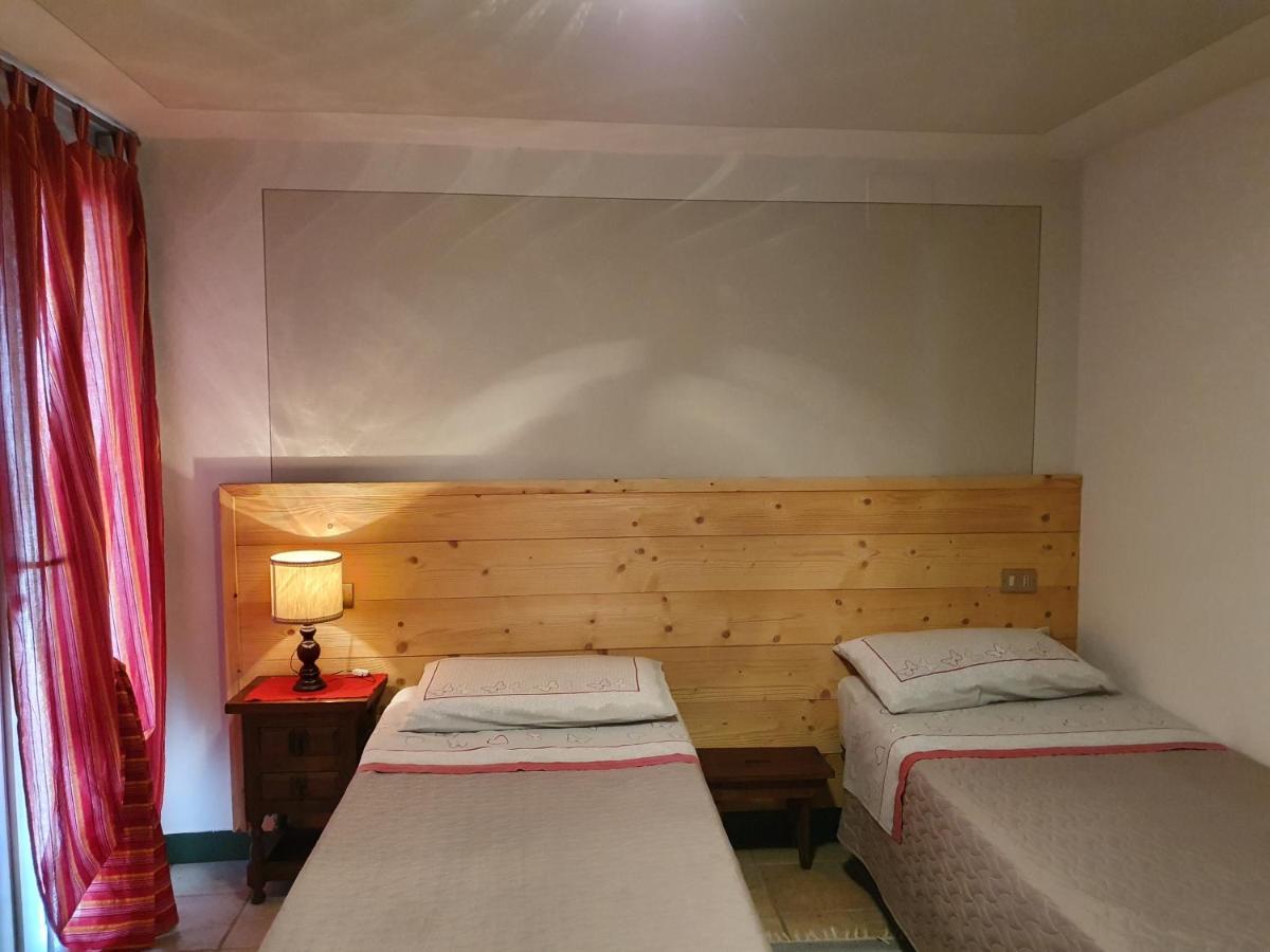 B&B Il Pettirosso Malonno Bagian luar foto