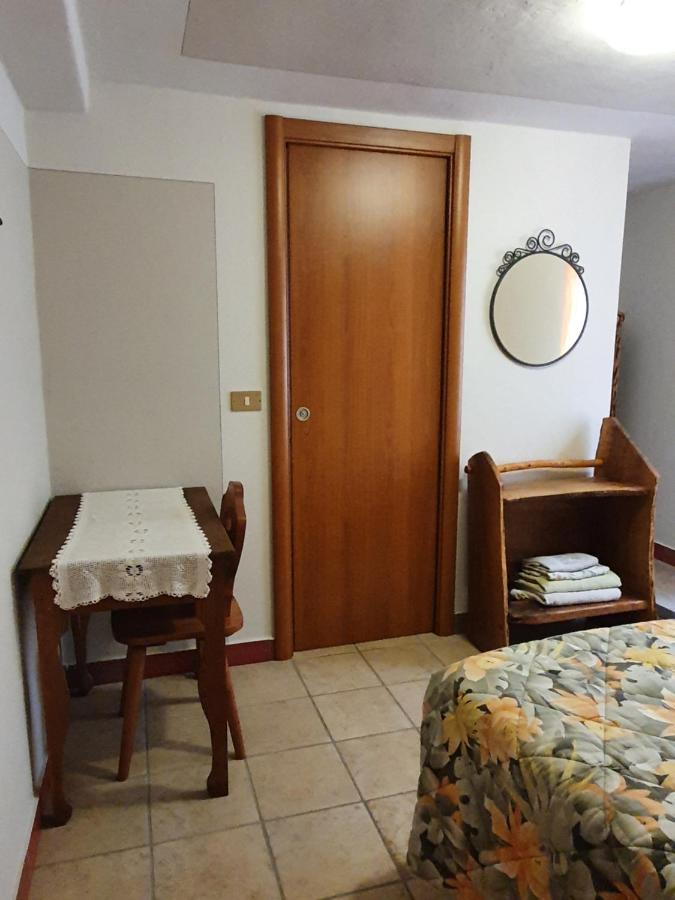 B&B Il Pettirosso Malonno Bagian luar foto