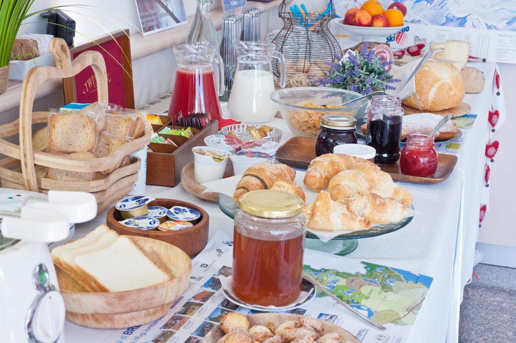 B&B Il Pettirosso Malonno Bagian luar foto